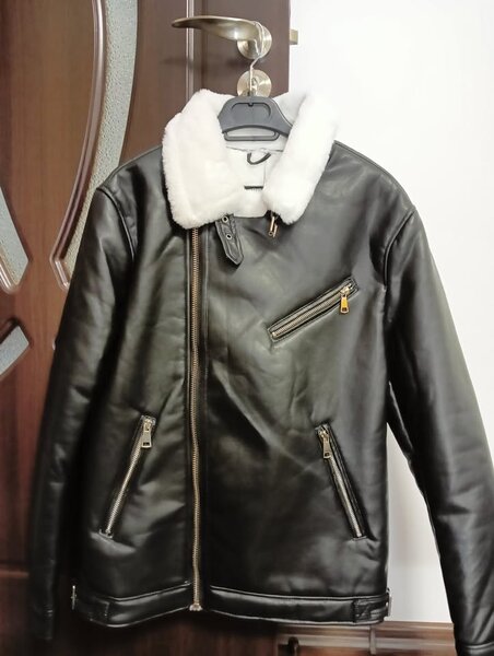 Geaca fit barbati cu blana alba – noua, doar probata!